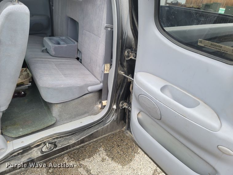 image for item MH9686 2000 Toyota Tundra  Access Cab pickup truck