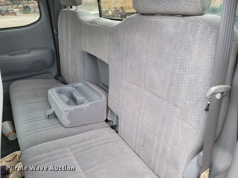 image for item MH9686 2000 Toyota Tundra  Access Cab pickup truck