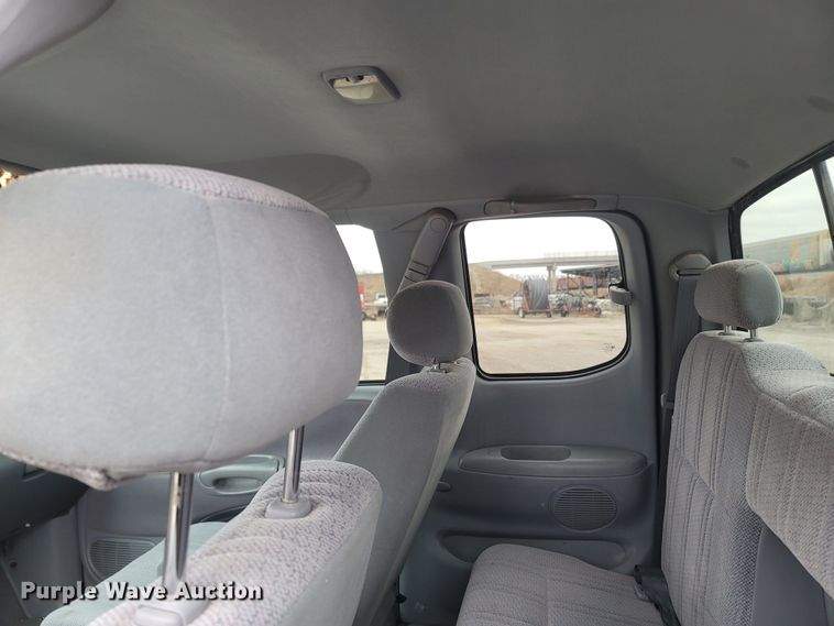 image for item MH9686 2000 Toyota Tundra  Access Cab pickup truck