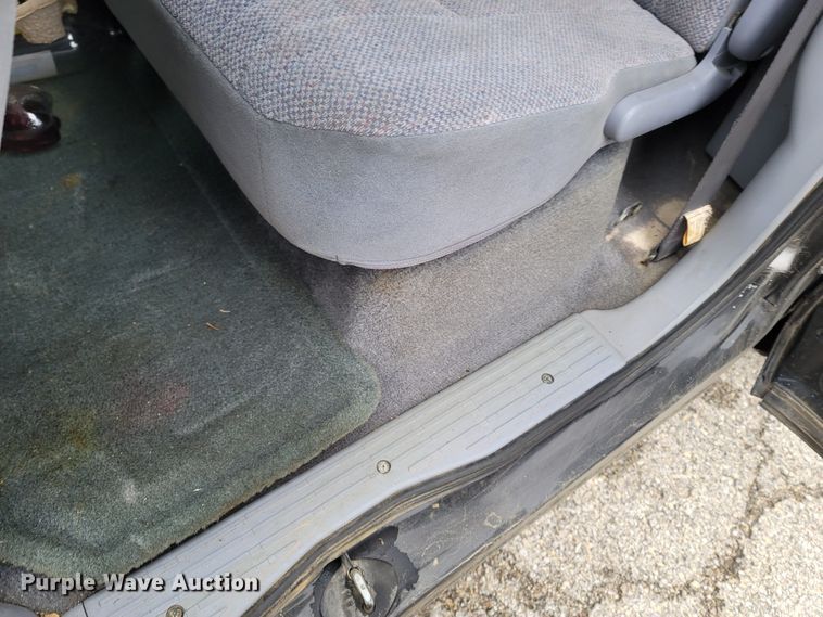 image for item MH9686 2000 Toyota Tundra  Access Cab pickup truck