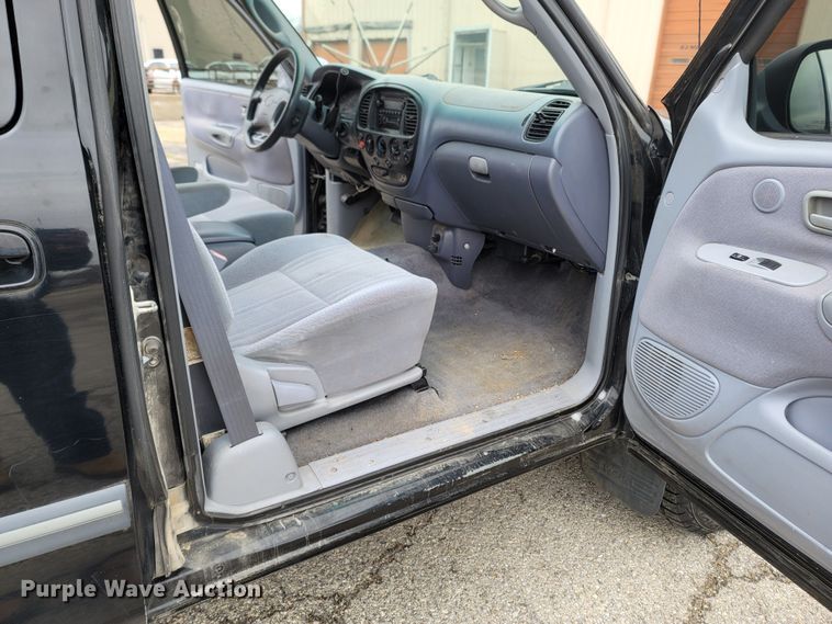 image for item MH9686 2000 Toyota Tundra  Access Cab pickup truck