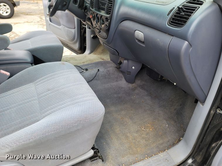 image for item MH9686 2000 Toyota Tundra  Access Cab pickup truck