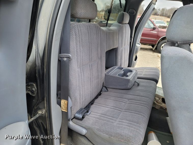 image for item MH9686 2000 Toyota Tundra  Access Cab pickup truck