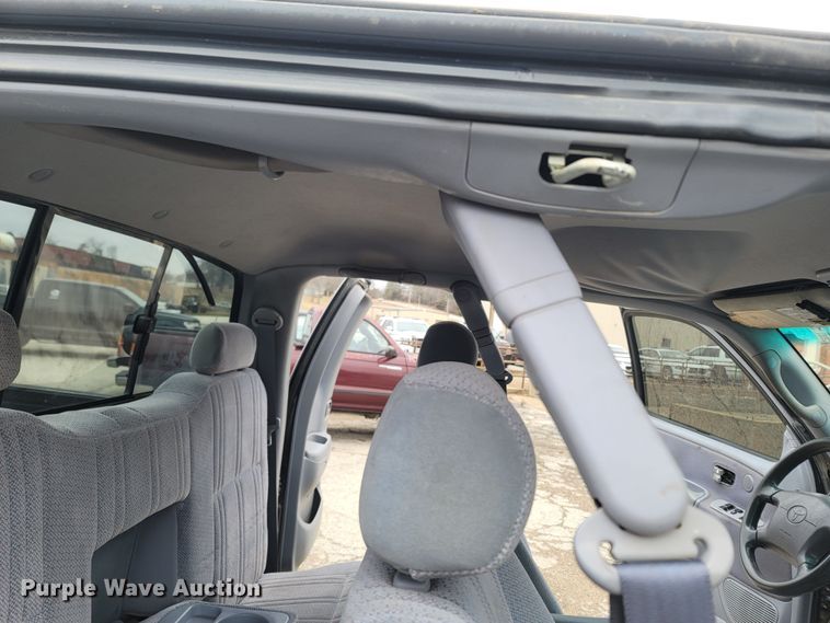 image for item MH9686 2000 Toyota Tundra  Access Cab pickup truck