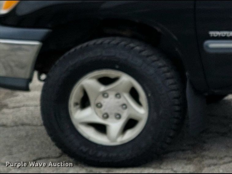 image for item MH9686 2000 Toyota Tundra  Access Cab pickup truck