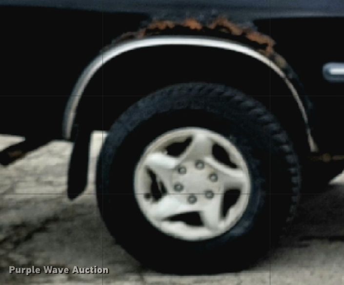 image for item MH9686 2000 Toyota Tundra  Access Cab pickup truck