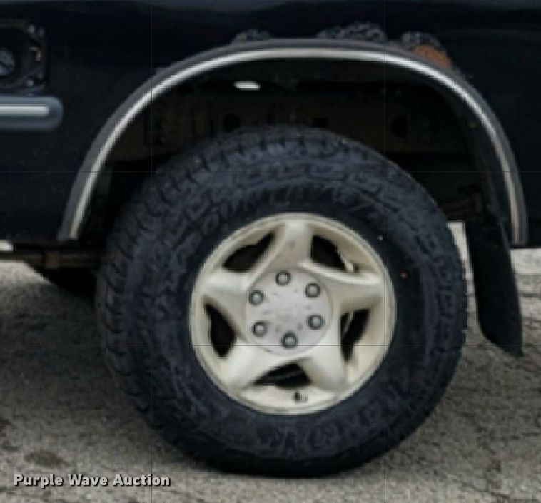 image for item MH9686 2000 Toyota Tundra  Access Cab pickup truck