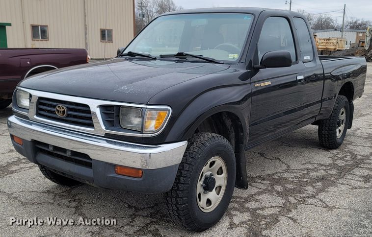 image for item MH9688 1996 Toyota Tacoma  XtraCab pickup truck