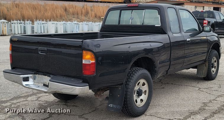 image for item MH9688 1996 Toyota Tacoma  XtraCab pickup truck