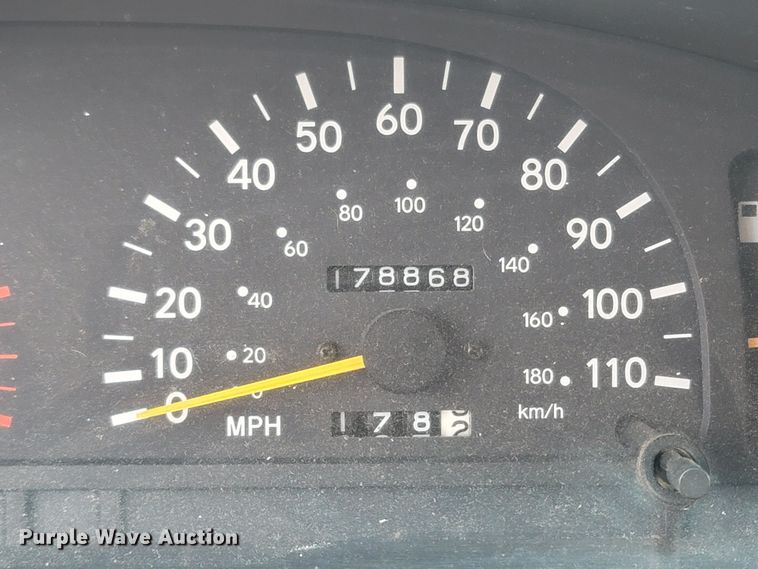 image for item MH9688 1996 Toyota Tacoma  XtraCab pickup truck