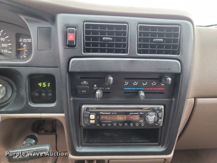 image for item MH9688 1996 Toyota Tacoma  XtraCab pickup truck