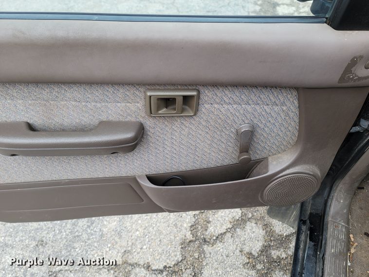 image for item MH9688 1996 Toyota Tacoma  XtraCab pickup truck