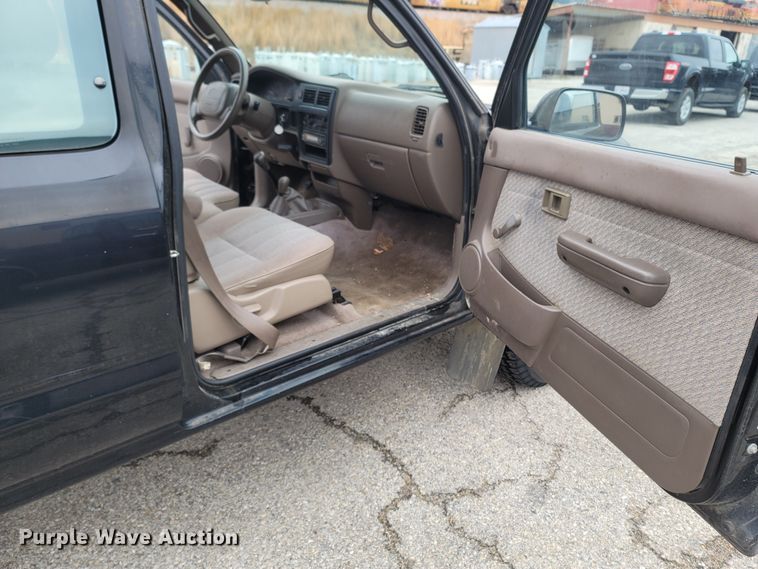 image for item MH9688 1996 Toyota Tacoma  XtraCab pickup truck