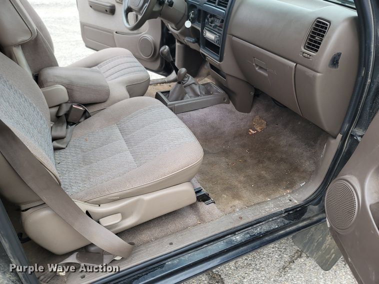 image for item MH9688 1996 Toyota Tacoma  XtraCab pickup truck