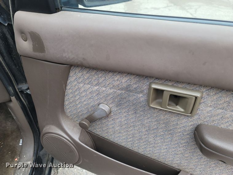 image for item MH9688 1996 Toyota Tacoma  XtraCab pickup truck