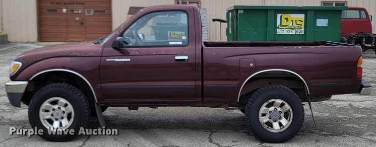 image for item MH9689 1996 Toyota Tacoma  pickup truck