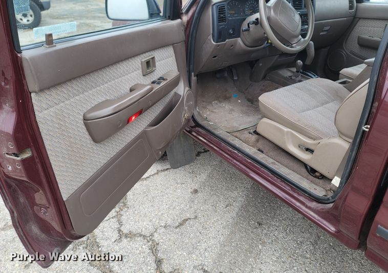 image for item MH9689 1996 Toyota Tacoma  pickup truck