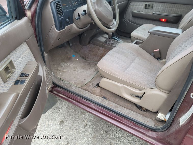 image for item MH9689 1996 Toyota Tacoma  pickup truck