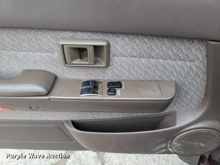 image for item MH9689 1996 Toyota Tacoma  pickup truck