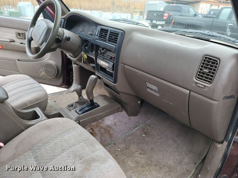 image for item MH9689 1996 Toyota Tacoma  pickup truck