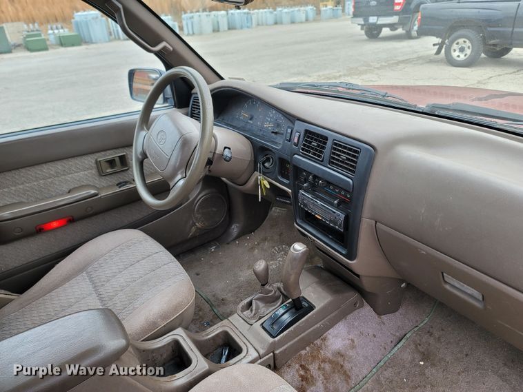 image for item MH9689 1996 Toyota Tacoma  pickup truck