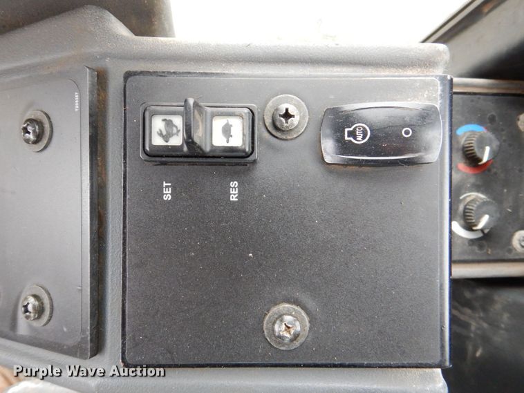 image for item MJ9983 2007 John Deere 770D  motor grader