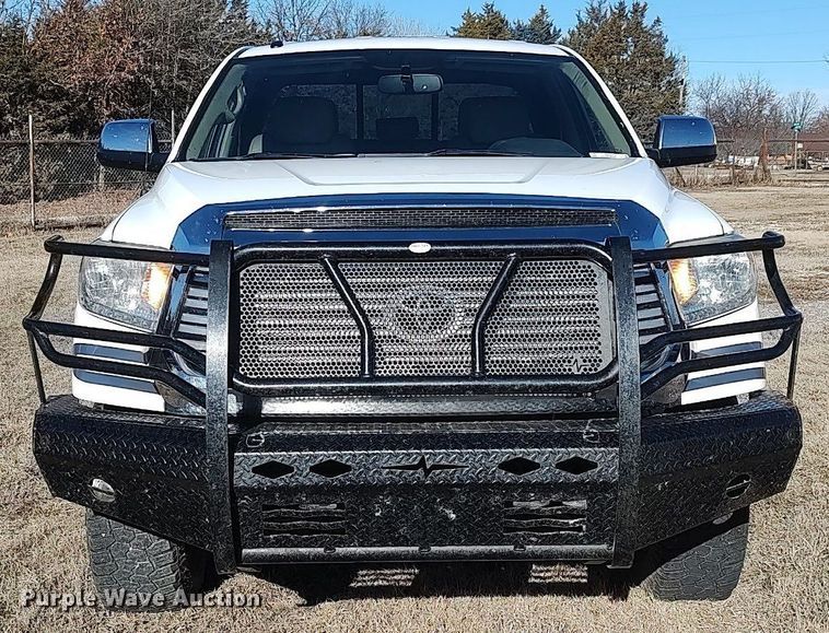 image for item MM9952 2015 Toyota Tundra  Double Cab pickup truck