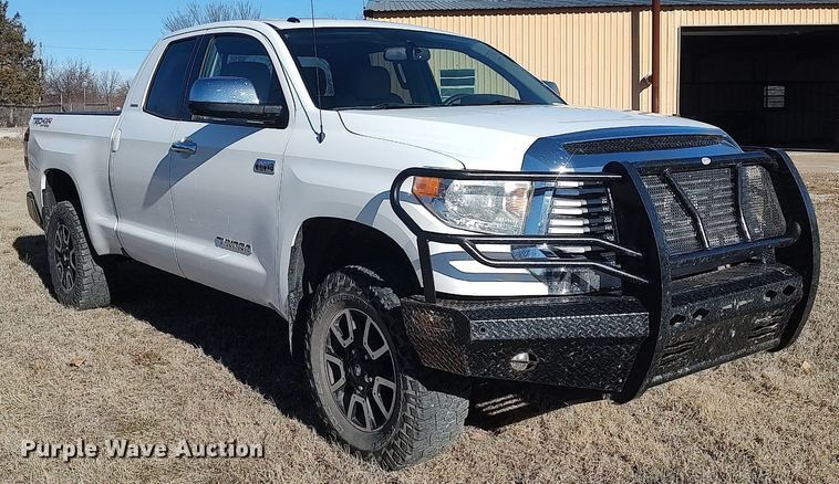 image for item MM9952 2015 Toyota Tundra  Double Cab pickup truck