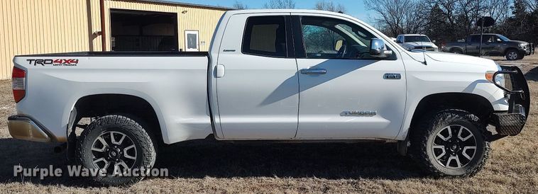 image for item MM9952 2015 Toyota Tundra  Double Cab pickup truck
