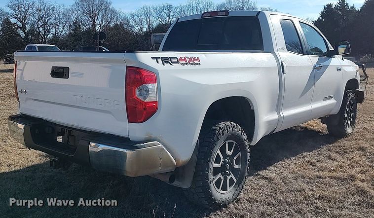 image for item MM9952 2015 Toyota Tundra  Double Cab pickup truck