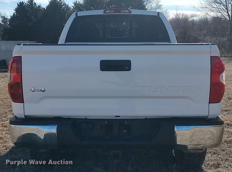 image for item MM9952 2015 Toyota Tundra  Double Cab pickup truck