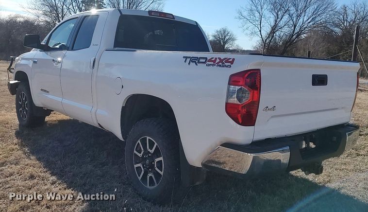 image for item MM9952 2015 Toyota Tundra  Double Cab pickup truck