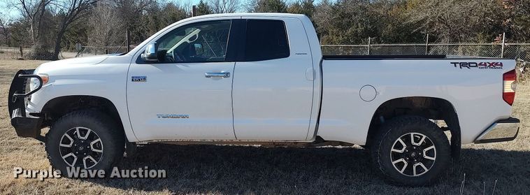 image for item MM9952 2015 Toyota Tundra  Double Cab pickup truck