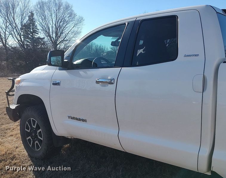 image for item MM9952 2015 Toyota Tundra  Double Cab pickup truck