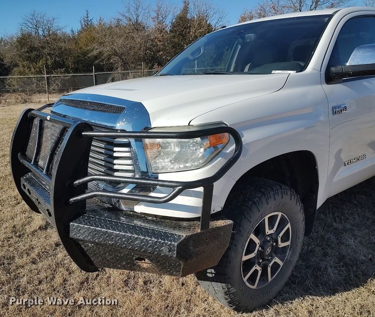 image for item MM9952 2015 Toyota Tundra  Double Cab pickup truck