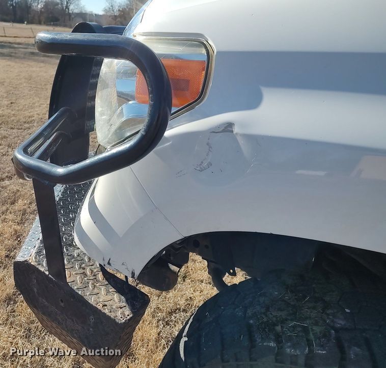 image for item MM9952 2015 Toyota Tundra  Double Cab pickup truck