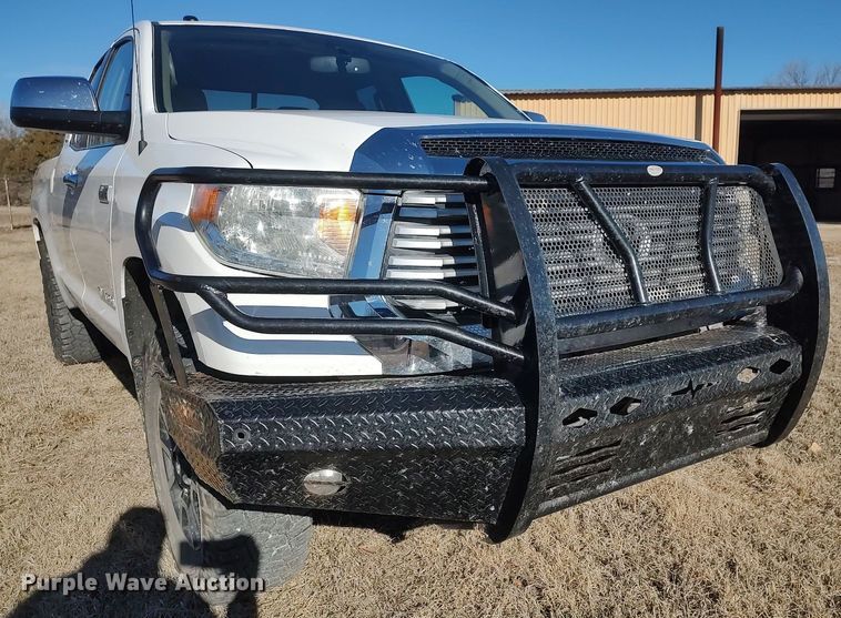 image for item MM9952 2015 Toyota Tundra  Double Cab pickup truck