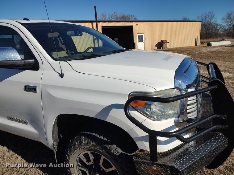 image for item MM9952 2015 Toyota Tundra  Double Cab pickup truck