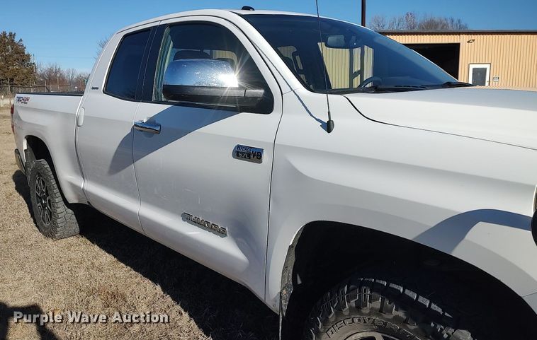 image for item MM9952 2015 Toyota Tundra  Double Cab pickup truck