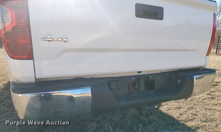 image for item MM9952 2015 Toyota Tundra  Double Cab pickup truck