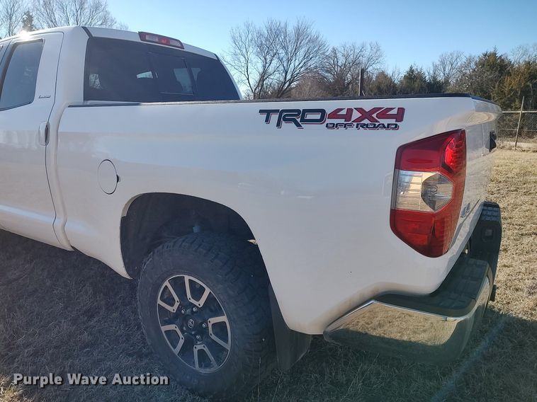 image for item MM9952 2015 Toyota Tundra  Double Cab pickup truck