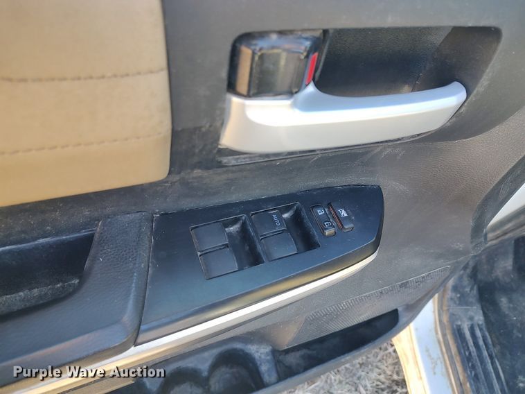 image for item MM9952 2015 Toyota Tundra  Double Cab pickup truck