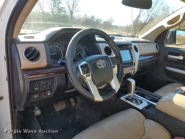 image for item MM9952 2015 Toyota Tundra  Double Cab pickup truck