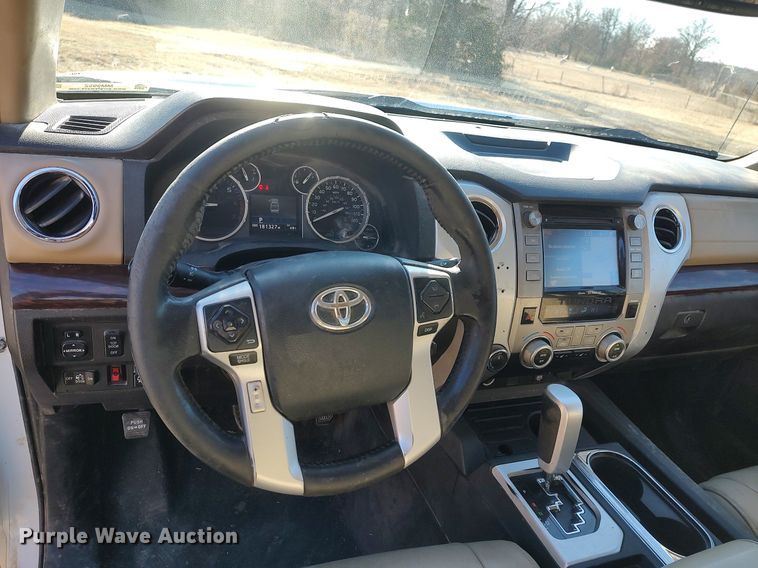 image for item MM9952 2015 Toyota Tundra  Double Cab pickup truck