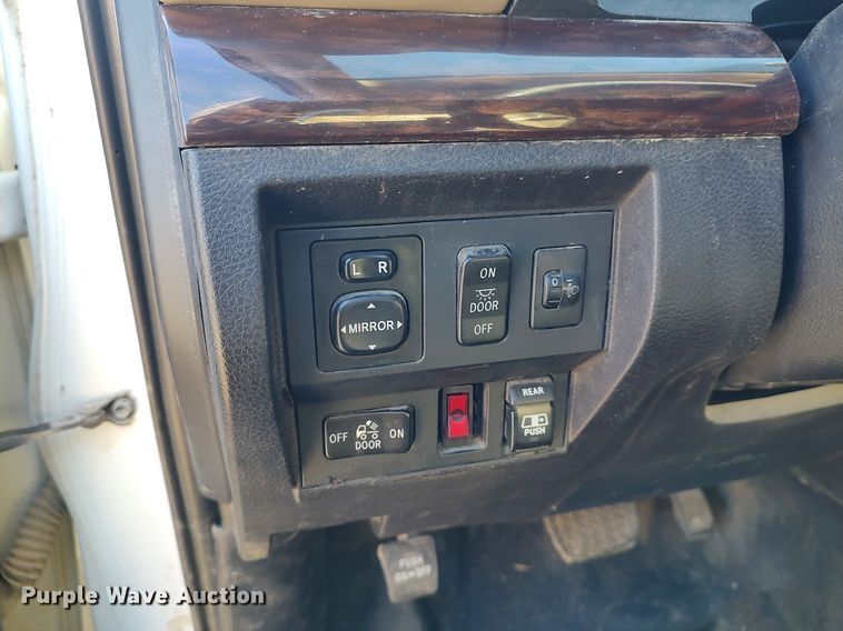 image for item MM9952 2015 Toyota Tundra  Double Cab pickup truck