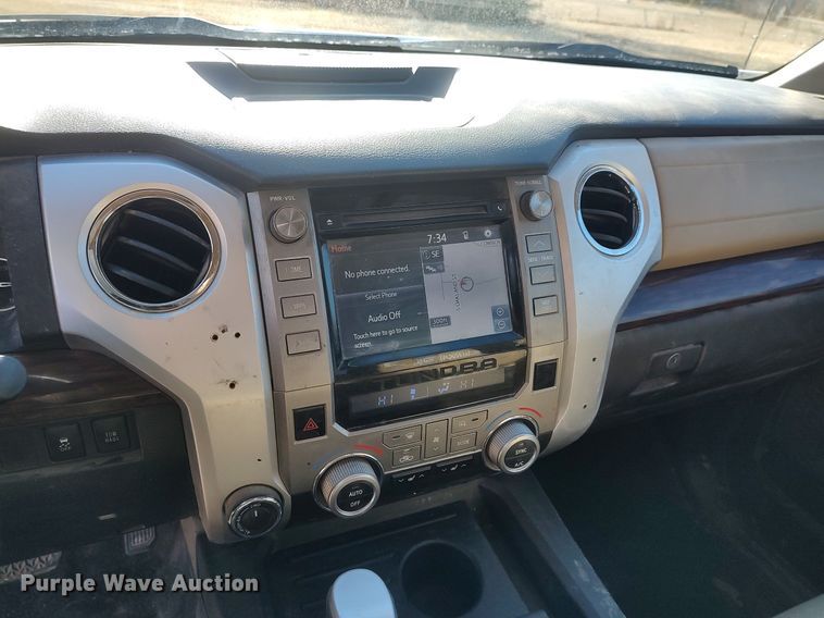 image for item MM9952 2015 Toyota Tundra  Double Cab pickup truck