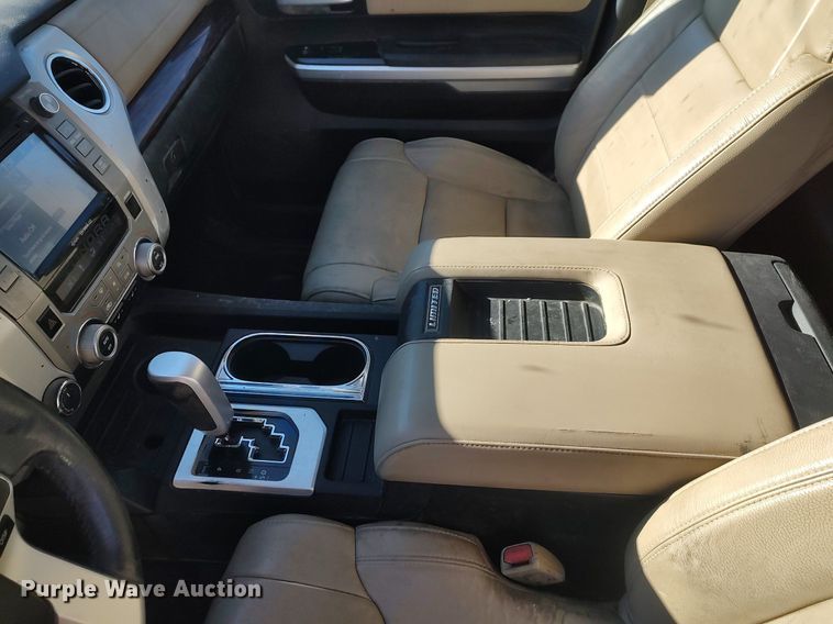 image for item MM9952 2015 Toyota Tundra  Double Cab pickup truck