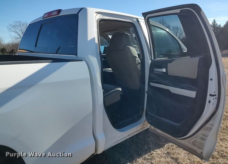 image for item MM9952 2015 Toyota Tundra  Double Cab pickup truck