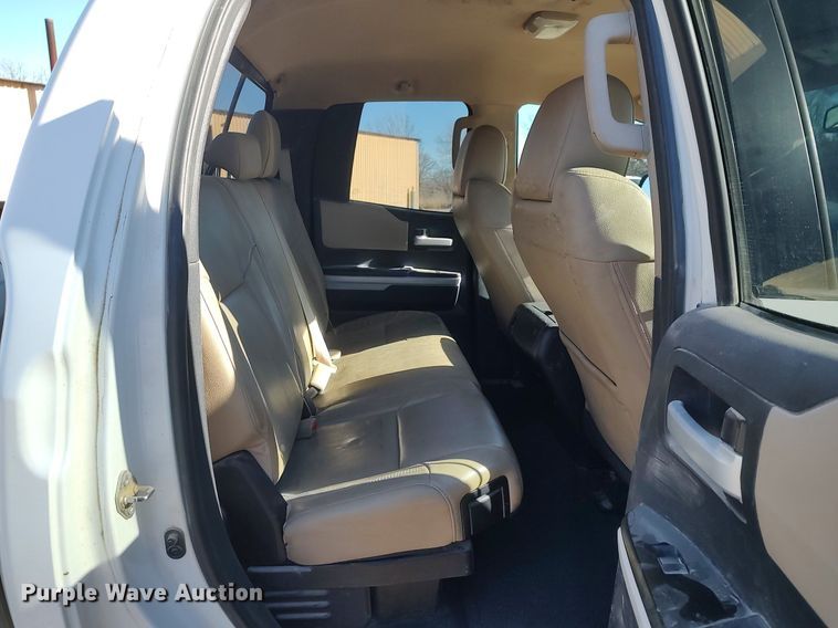 image for item MM9952 2015 Toyota Tundra  Double Cab pickup truck