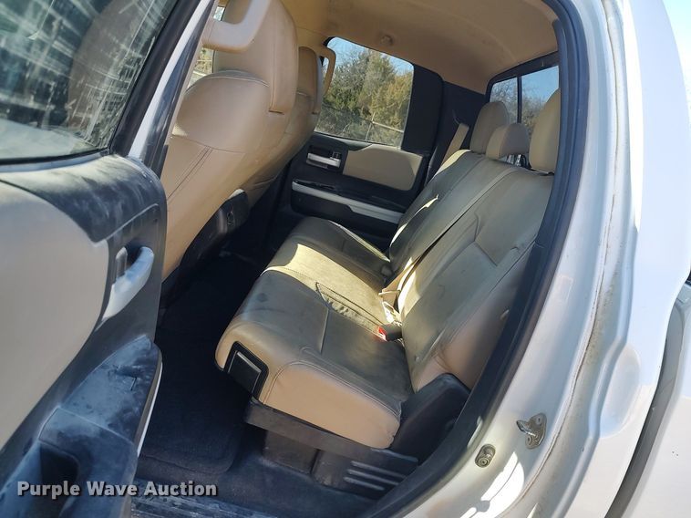 image for item MM9952 2015 Toyota Tundra  Double Cab pickup truck